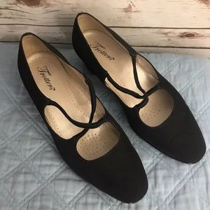 Trotters Womens Sz 10 wide Pump Black Micro Fabric